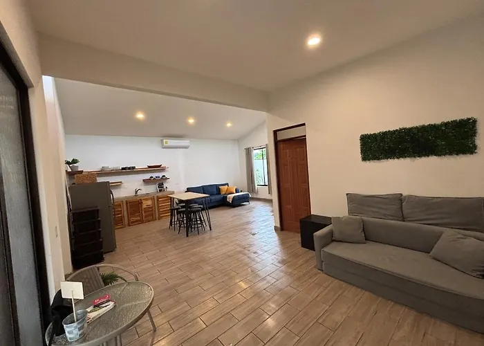 Spacious, Peaceful Retreat Near Tamarindo *